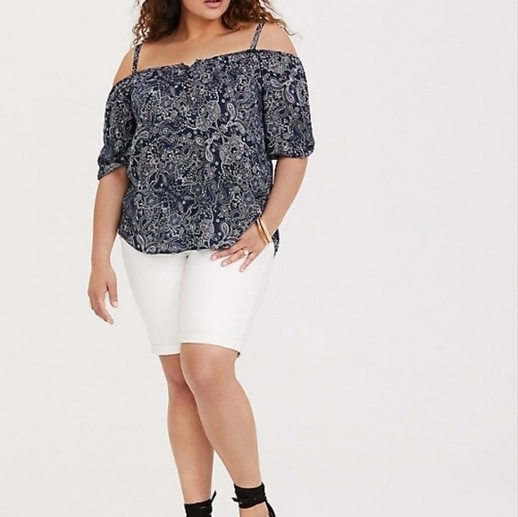 Torrid NAVY PAISLEY CHALLIS‎ BLOUSE - Picture 1 of 9